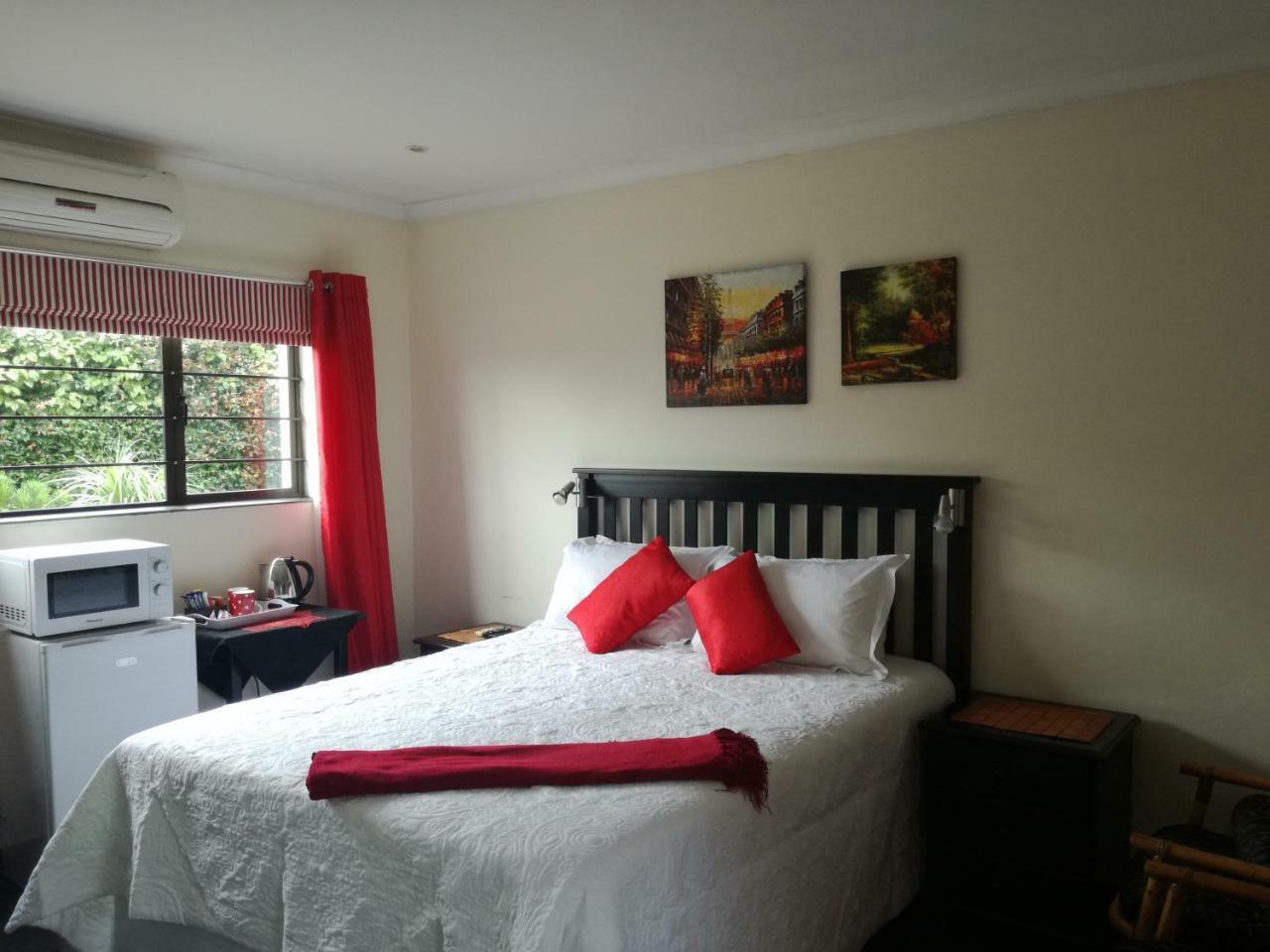 Avalon Guest House Amanzimtoti Bagian luar foto